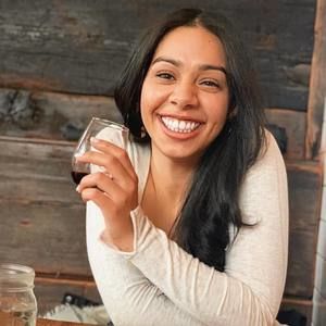 Meet your Posher, Mariely